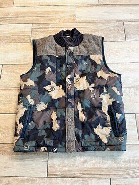 Mens LRG Camo Green Puffer Vest - L